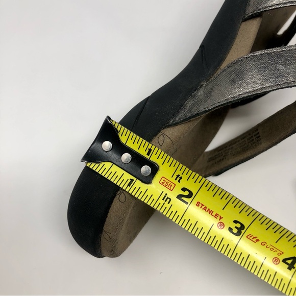 Taos Prize 4 Open Toe Sandals Pewter Gray Leather Three Strap Slip On Flip Flops - Picture 12 of 12